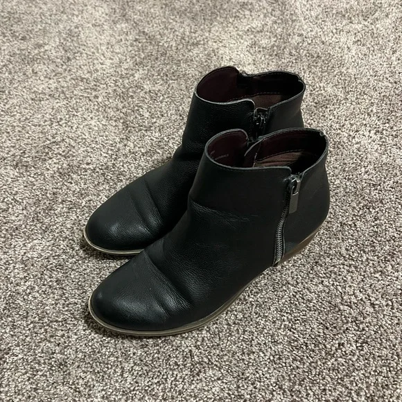 Kensie Black Ankle Booties with Side Zipper and Rounded Toe - Picture 1 of 6